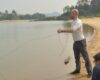 Echantillonnage d'eau et de sédiments au Laos © Alain Pierret